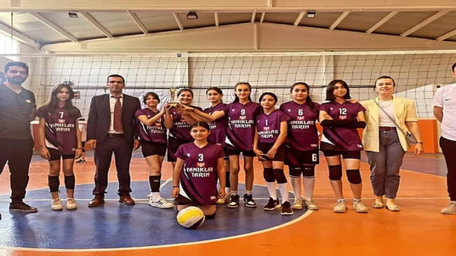 Sarıgöl’de Yıldız Kızlar Voleybol Turnuvası tamamlandı