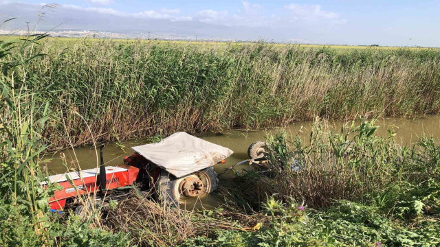 Sulama kanalına devrilen traktörün sürücüsü yaralandı