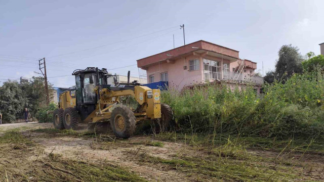 Tarsus Belediyesi kırsal mahallerde yol bakım çalışmasını yoğunlaştırdı