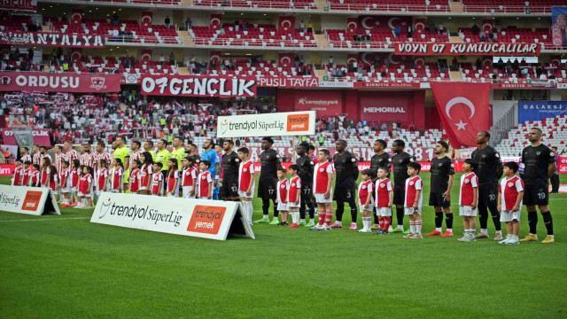 Trendyol Süper Lig: Antalyaspor: 0 - Hatayspor: 1 (İlk yarı)