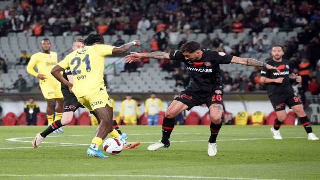 Trendyol Süper Lig: Fatih Karagümrük: 1 - Fenerbahçe: 2 (Maç sonucu)