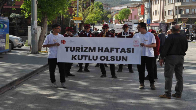 Turizm Haftası için liseli öğrencilerle yürüyüş düzenlendi