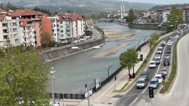 Zonguldak’ta Ramazan Bayramı’nın son gününde trafik yoğunluğu