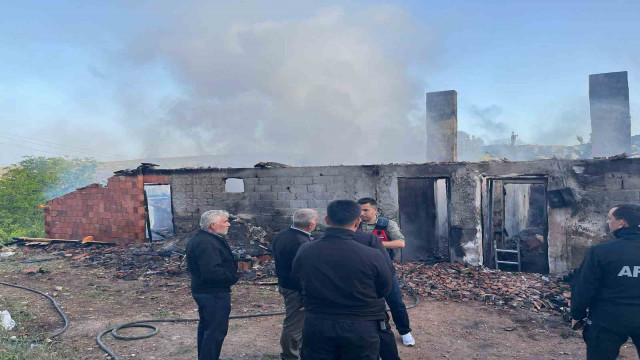 Alevlere teslim olan ev küle döndü: 2 ölü