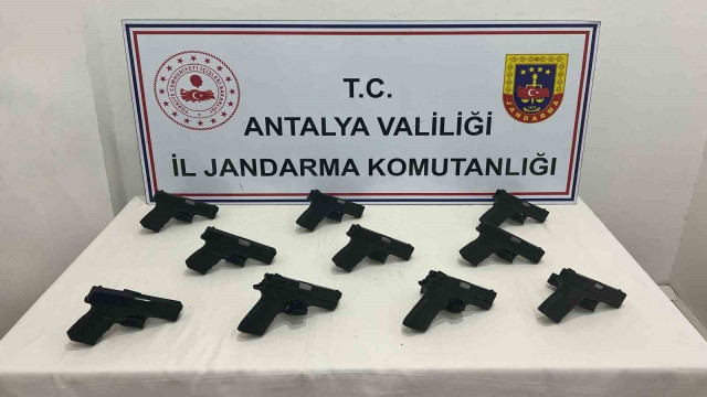 Antalya’ya il dışından ruhsatsız tabanca sokan 1 kişi tutuklandı