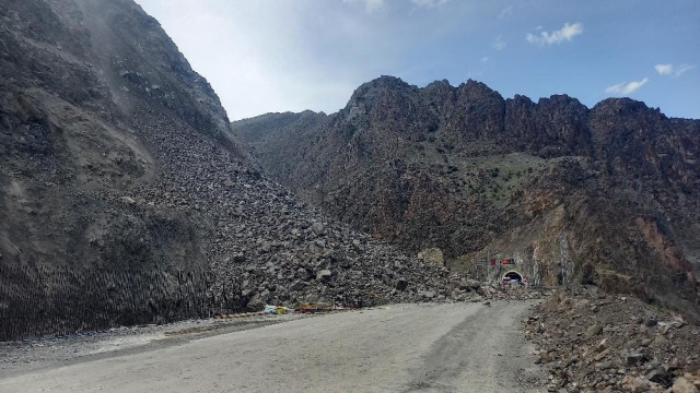 Artvin-Erzurum karayolu heyelan nedeniyle kapandı