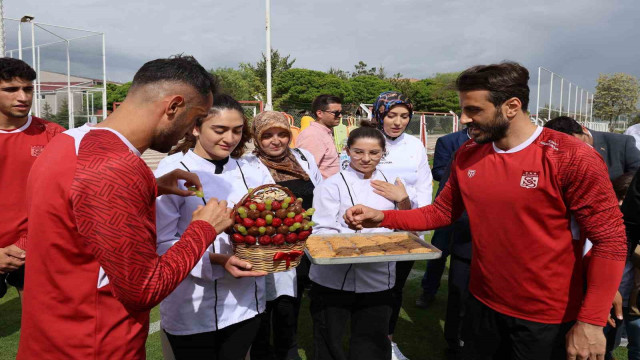 Aşçılardan, Sivasspor’a tatlı dopingi