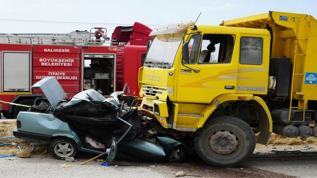 Balıkesir- İzmir yolunda trafik kazası: 3 ölü, 1 yaralı