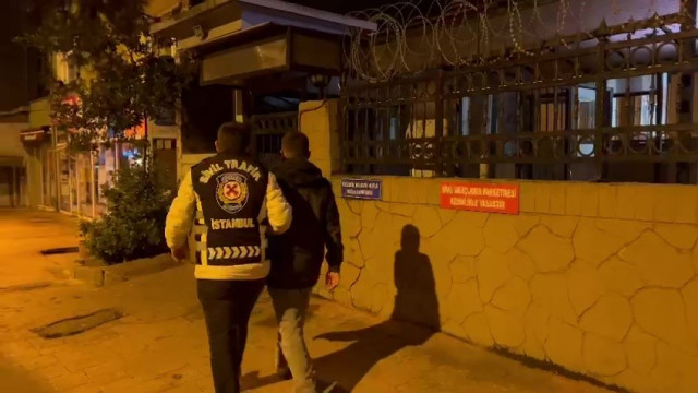 Beykoz’da makas atarak önündeki aracı sıkıştıran sürücü kamerada