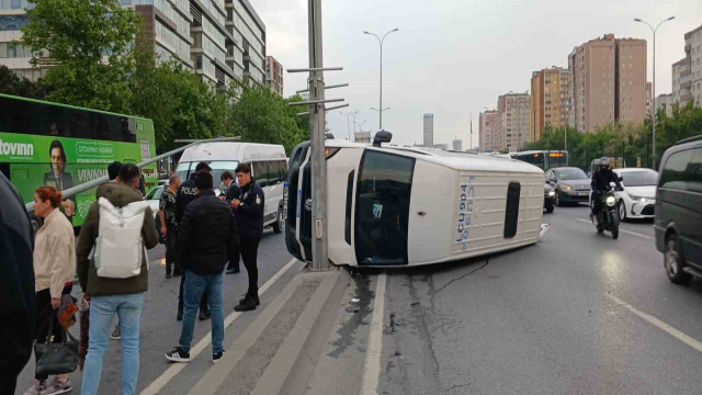 Beylikdüzü E-5’te işçi servisi devrildi: 13 yaralı