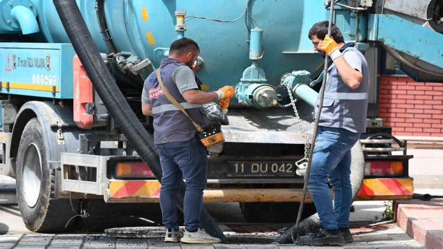 Bozüyük’te yağmur suyu ve kanalizasyon hatları temizleniyor