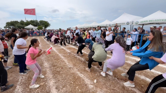 Bu kez anneler yarıştı, çocukları destek verdi