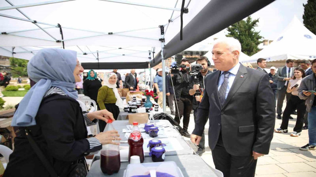 Bursa mutfağı, tarihi meydanda vitrine çıktı