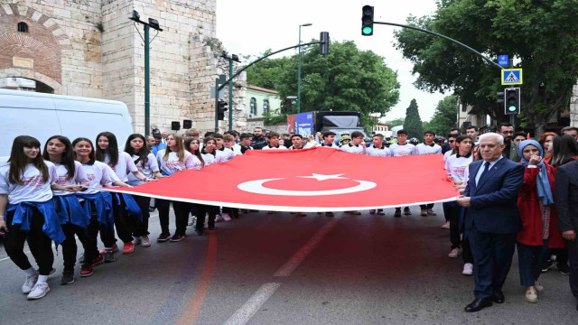 Bursa’da 19 Mayıs coşkusu kortej yürüyüşüyle başladı