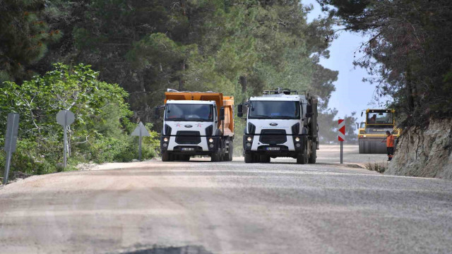 Büyükşehir Belediyesi, kırsalda asfalt sezonuna Erdemli’den başladı