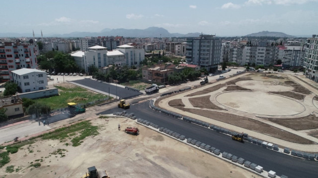 Ceyhan’da yeni açılan cadde asfaltlandı