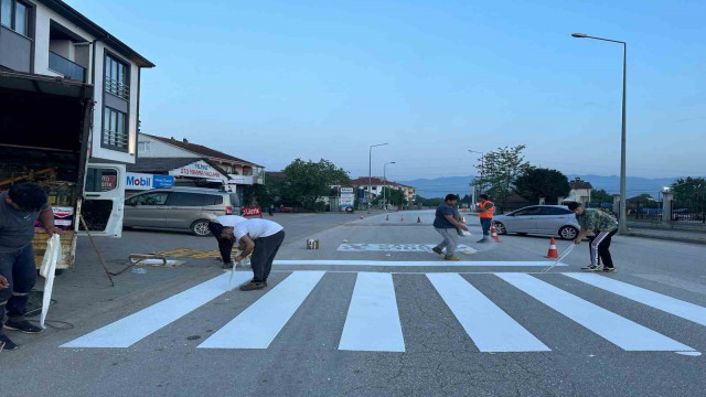 Çilimli Belediyesi yaya ve yol çizgilerini yeniliyor