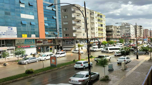 Cizre’de sağanak yağmur etkili oldu