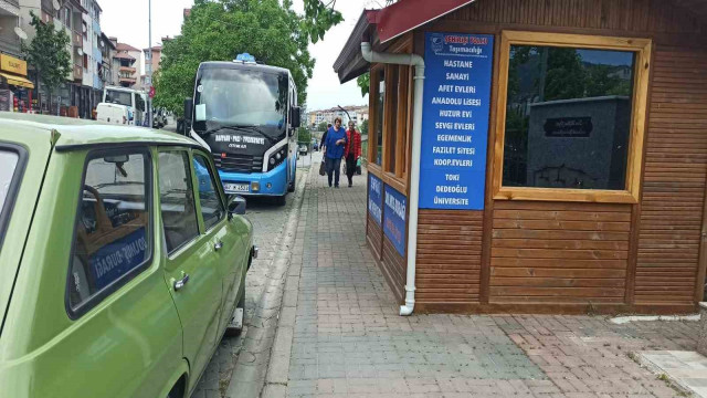 Devrek’te yaya yoluna yapılan dolmuş durağı tepki çekiyor