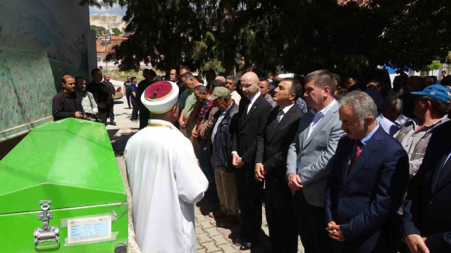 Diyaliz tedavisinin ardından rahatsızlanarak sevk edildiği Antalya’da hayatını kaybeden ilk hasta toprağa verildi