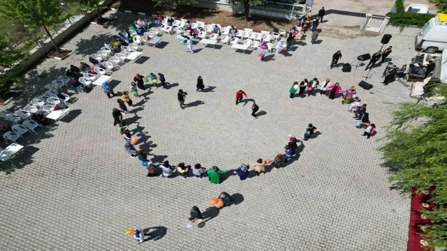 Elazığ’da ”Engelsiz Uçurtma Şenliği” renkli görüntülere sahne oldu