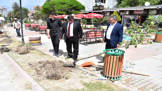 Emet Hükümet Meydanında bakım ve onarım çalışması