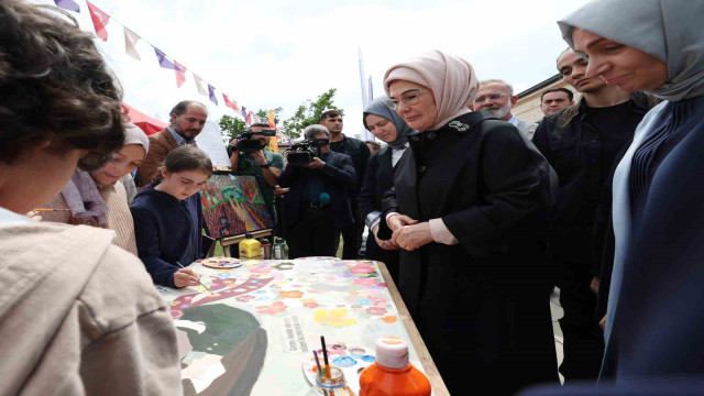 Emine Erdoğan, Şule Yüksel Şenler Vakfı Kitap ve Kültür Günleri’ni ziyaret etti