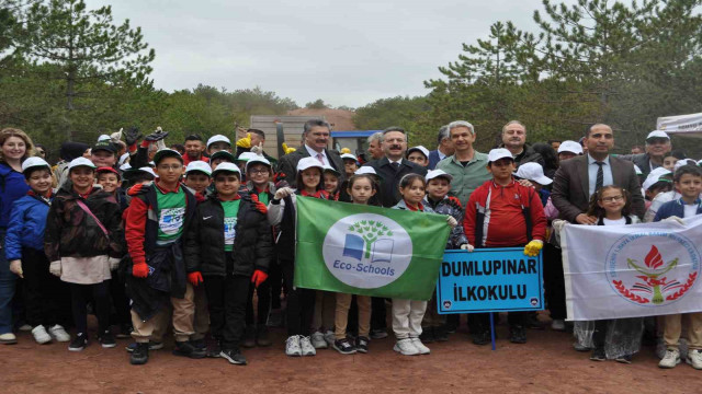 Eskişehir’de ”Orman Benim” etkinliğinde, yangınlara neden olabilecek malzemeler toplandı