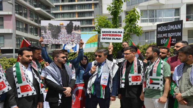 Gazze için tek yürek olan İYYÜ Öğrencileri İsrail’in Gazze’ye uyguladığı soykırımı protesto etti