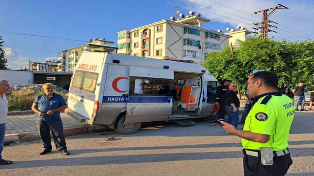 Hatay’da 3 aracın karıştığı kazada 5 kişi yaralandı