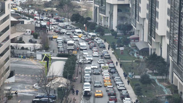 İstanbul’da taşıt yoğunluğu dikkat çekiyor, 53 ilin toplamı kadar araç trafiğe kayıtlı