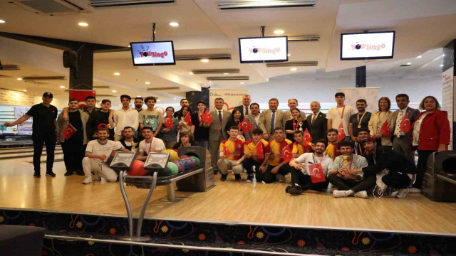 İzmitli gençler Bowling Turnuvası’nda 19 Mayıs coşkusu yaşadı