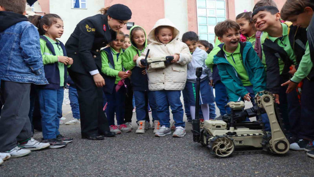 Jandarmadan ortaokul öğrencilerine etkinlik