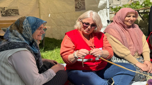 Kızılay gönüllüleri, köydelerdeki anneleri unutmadı