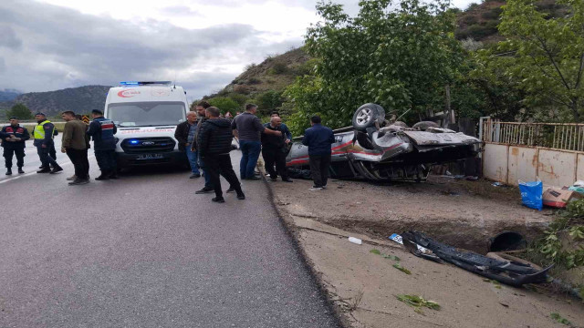 Kontrolden çıkan pikap devrildi: 5 yaralı