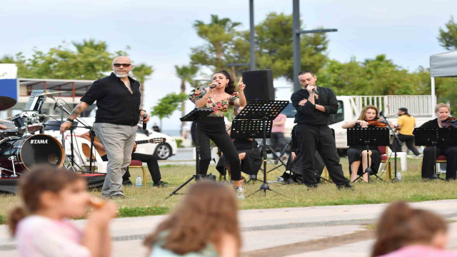 Konyaaltı’nda Gün Batımı Akustik Konseri vatandaşlara unutulmaz anlar yaşattı