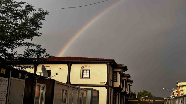 Malatya’da yağmur sonrası çıkan gökkuşağı görenleri mest etti