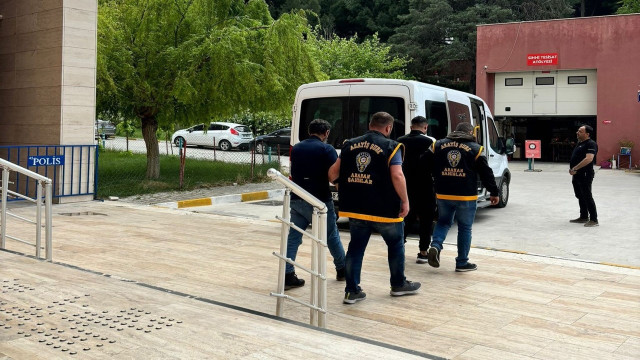 Manisa’da aranan şahıslar polisten kaçamadı: 24 tutuklama