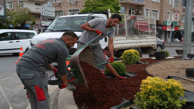 Melikgazi’de kavşaklar güzelleşiyor