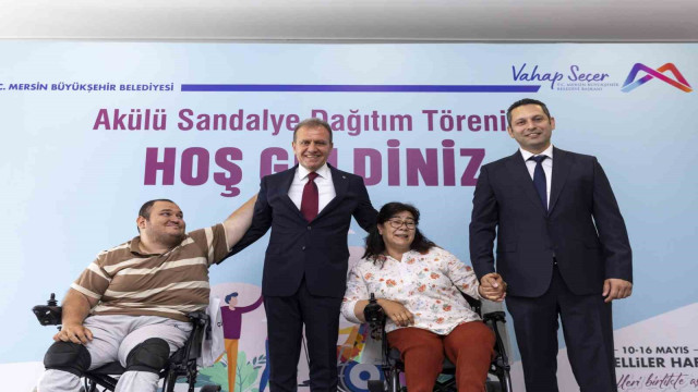 Mersin’de 50 özel bireye akülü sandalye dağıtıldı