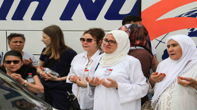 Mersin’den 39 hacı adayı dualar eşliğinde kutsal topraklara uğurlandı