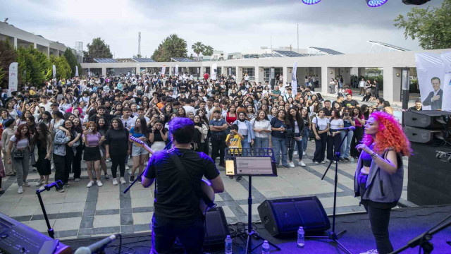 Mersinli gençler sınav stresini konserle attı