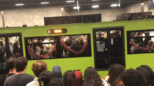 Metro vagonunu ringe çevirdiler