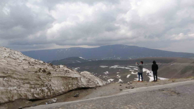 Nemrut Krater Gölü’nde kartpostallık görüntüler