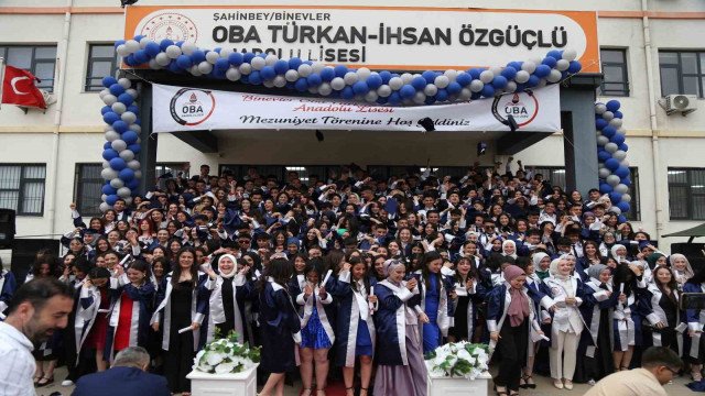 Oba Türkan-İhsan Özgüçlü Anadolu Lisesi ilk mezunlarını verdi