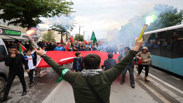 Öğrencilerin kalbi Filistin ve Doğu Türkistan için attı