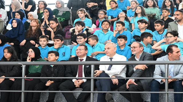 ”Okullar Arası Masa Tenisi Turnuvası”nda dereceye girenlere ödülleri verildi