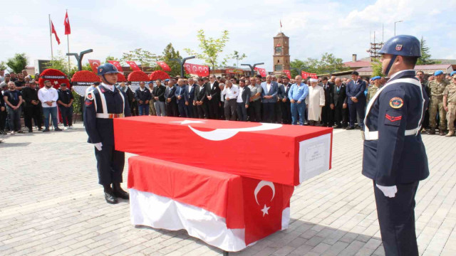 Pençe Kilit şehidi Eruh’ta son yolculuğuna uğurlandı