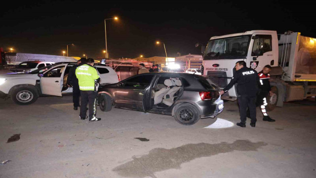 Polisin ”dur” ihtarına uymayan sürücü ile polis arasındaki kovalamaca kamerada