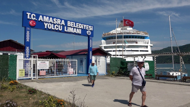 Rus turistler Amasra’ya doyamıyor